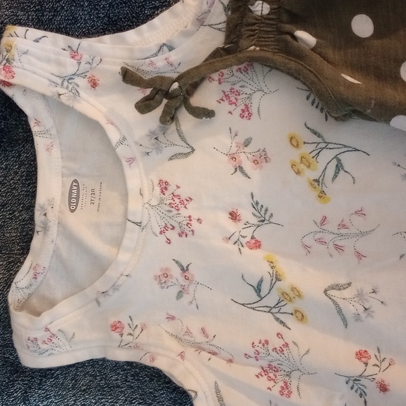 EUC 4 Piece Tank Tops Girls Old Navy Summer Shirt Lot Size 2T - Picture 5 of 6